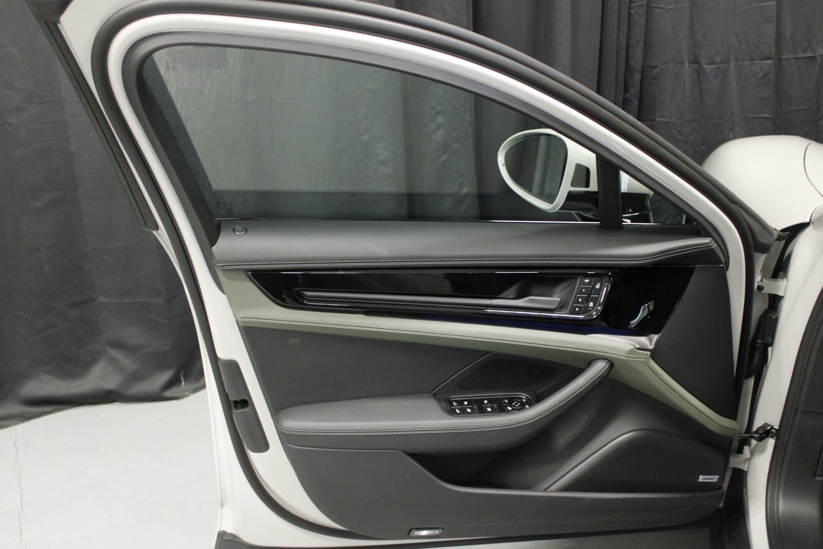 Used 2025 Porsche Panamera 4 image 22