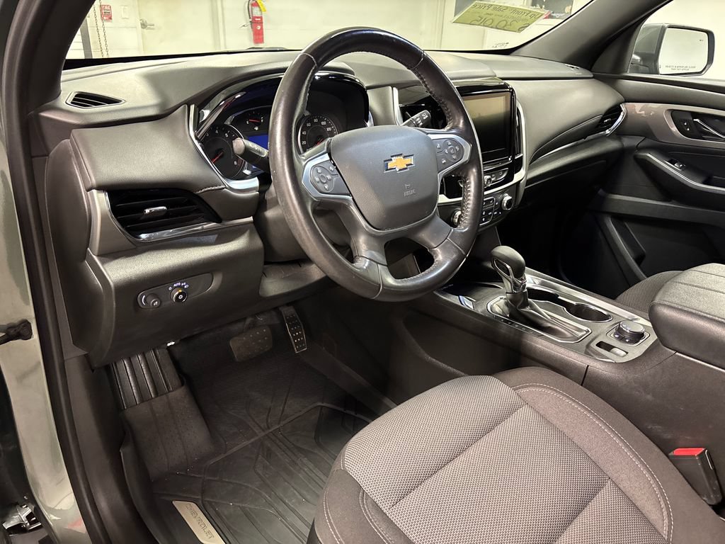 Used 2022 Chevrolet Traverse LT FWD image 27