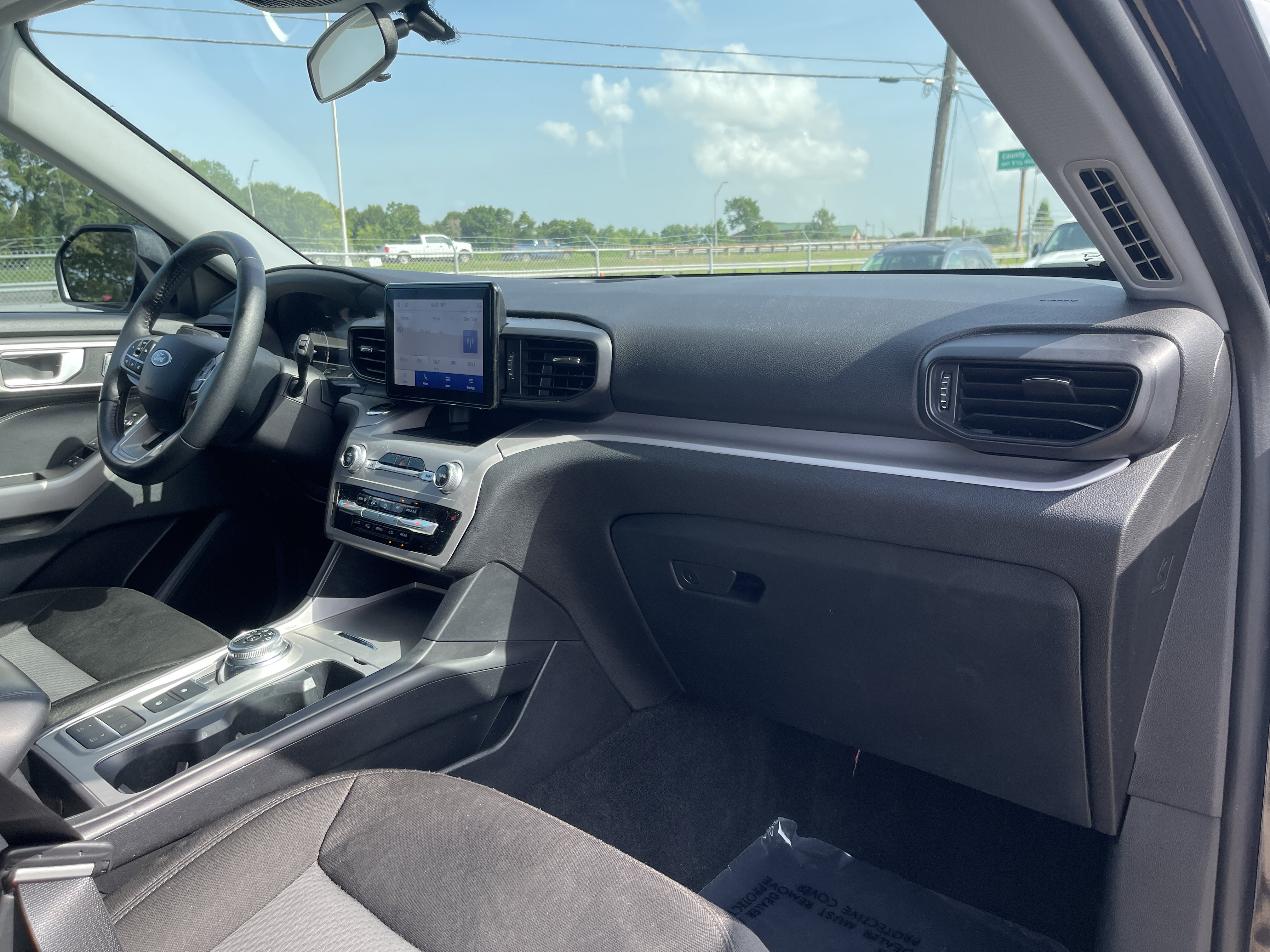 Used 2024 Ford Explorer XLT RWD image 15