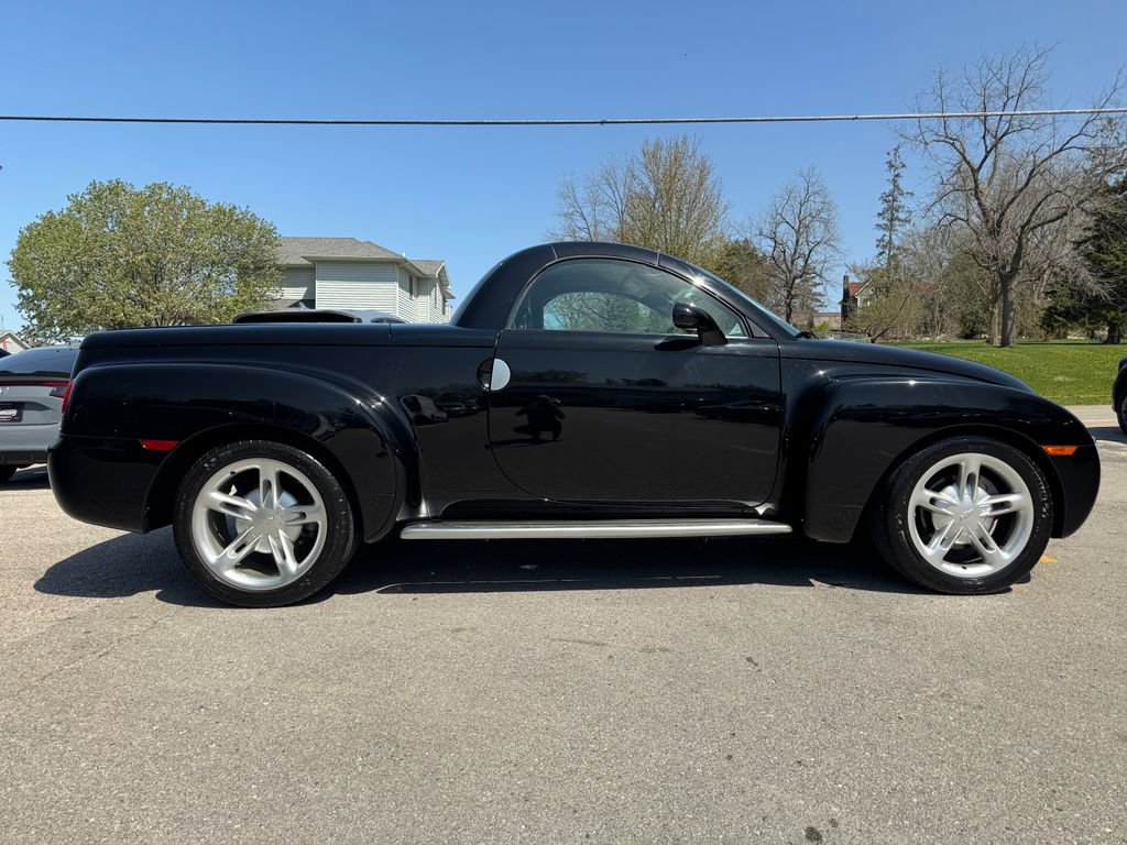 Used 2003 Chevrolet SSR w/ Preferred Equipment Group RWD image 4