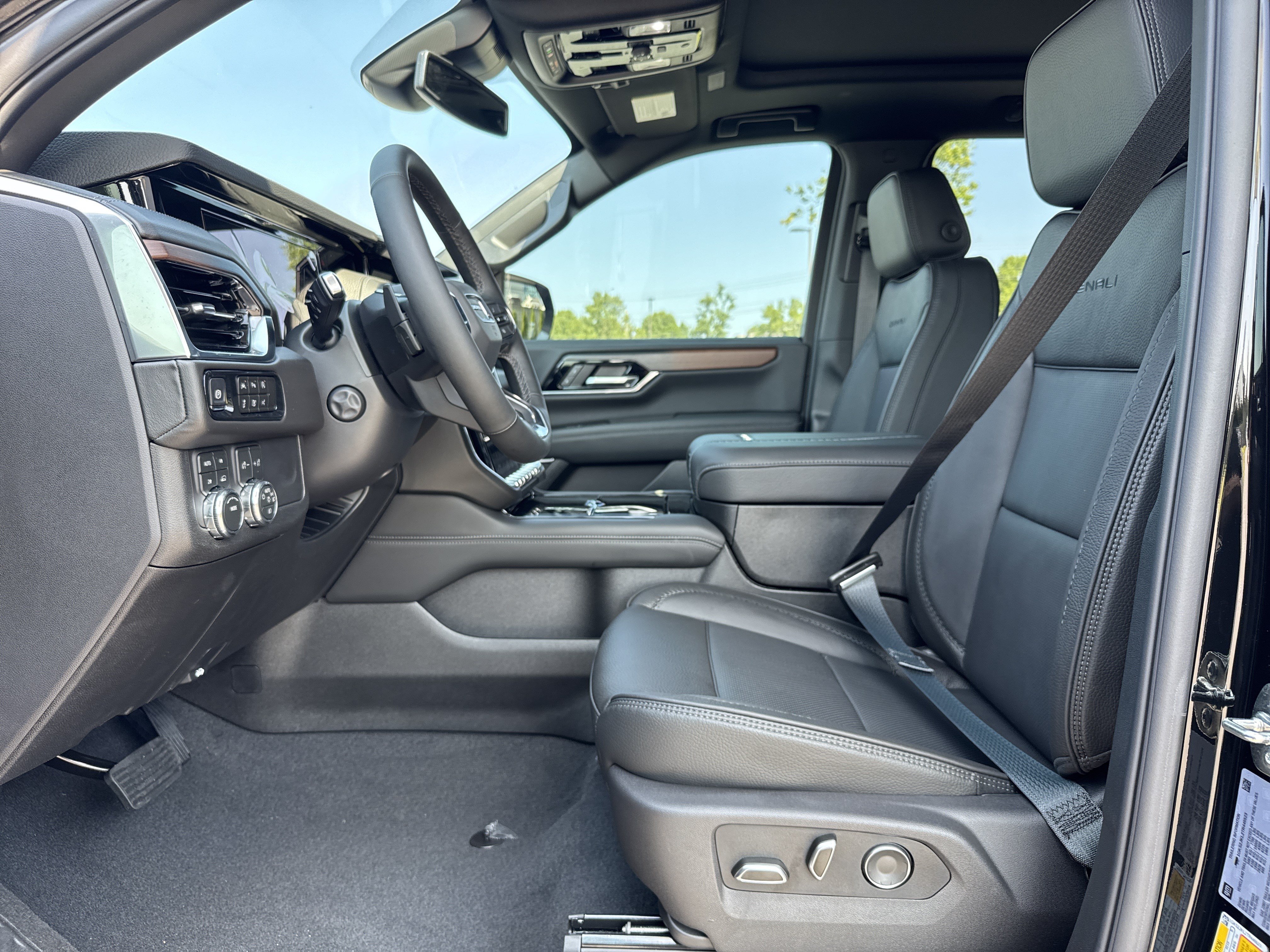 New 2026 GMC Yukon XL Denali w/ Sun & Power Step Package AWD/4WD image 17