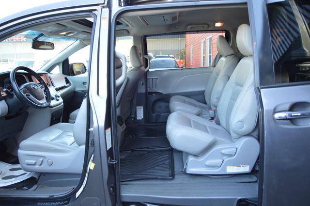 Used 2015 Toyota Sienna XLE Premium AWD/4WD image 52
