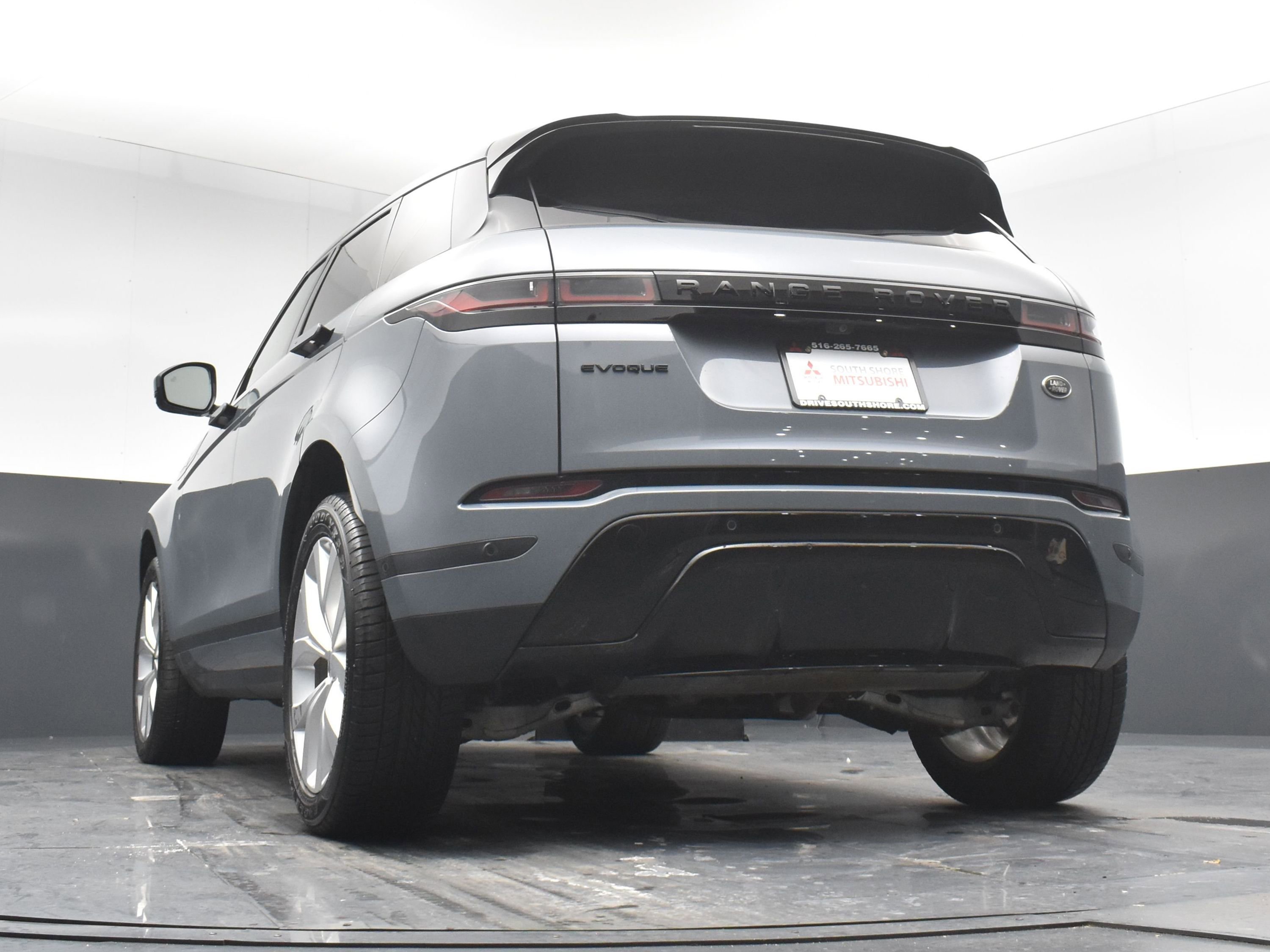 Used 2021 Land Rover Range Rover Evoque SE image 23