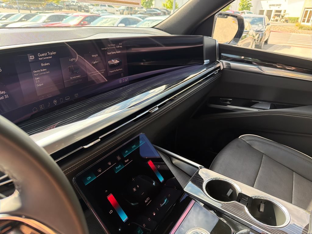 Certified 2025 Cadillac Escalade Sport w/ LPO, Floor Liner Package AWD/4WD image 28