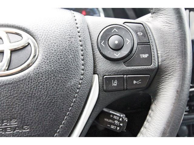 Used 2018 Toyota Corolla XSE FWD image 17