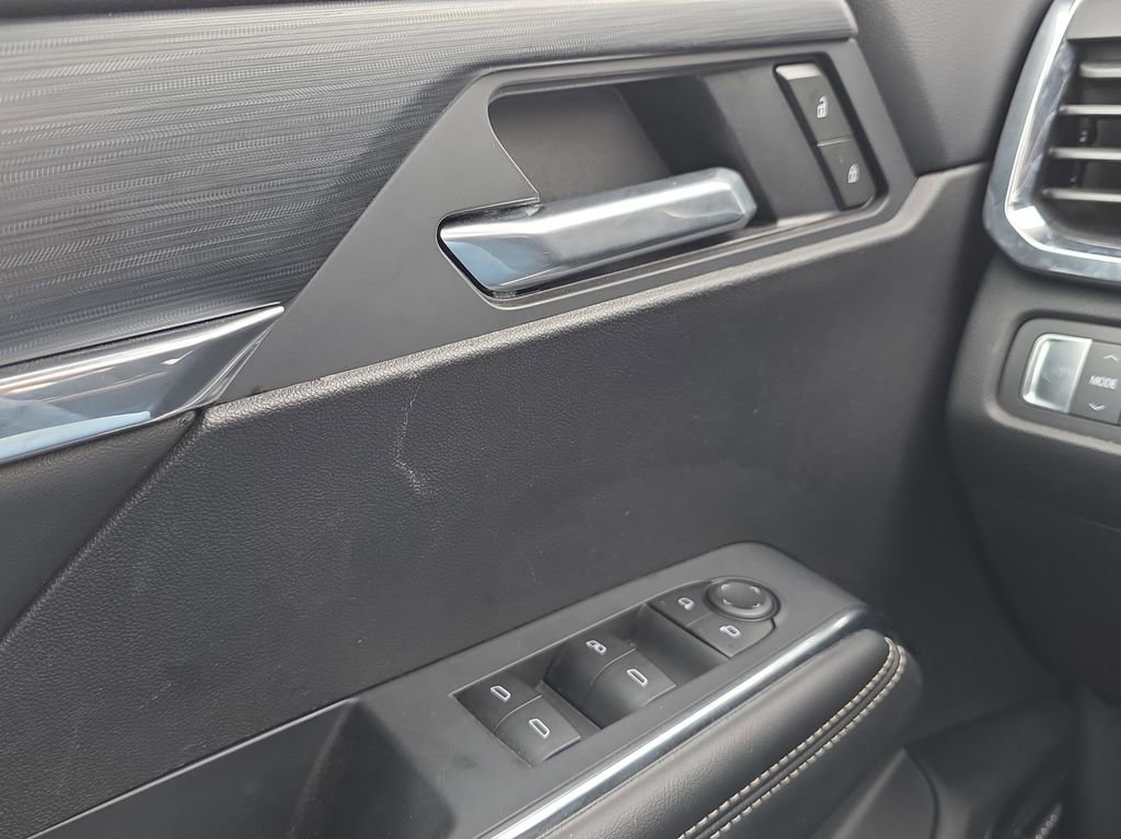 Used 2025 GMC Acadia Elevation image 11