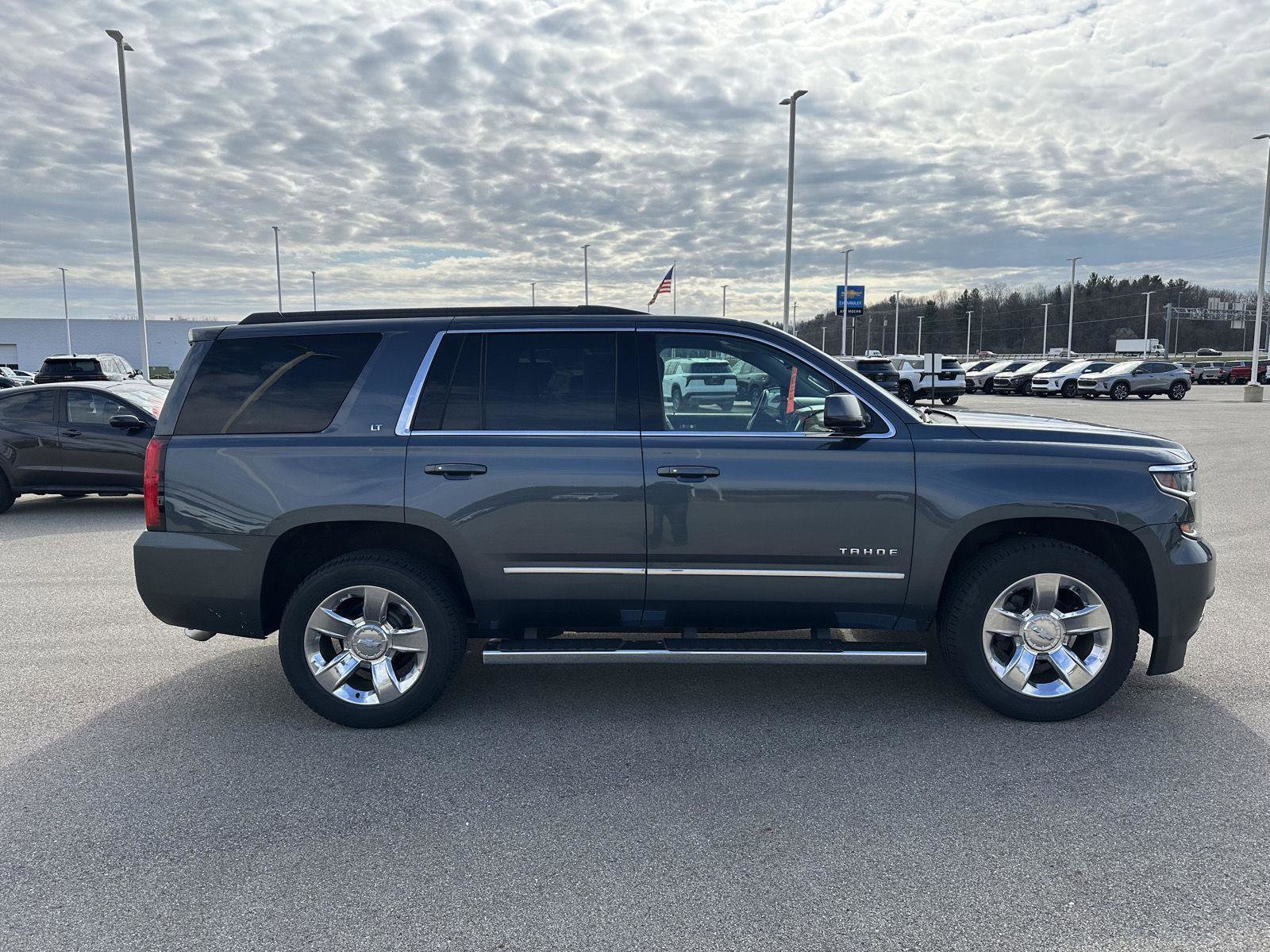 Used 2019 Chevrolet Tahoe LT w/ LT Signature Package image 9