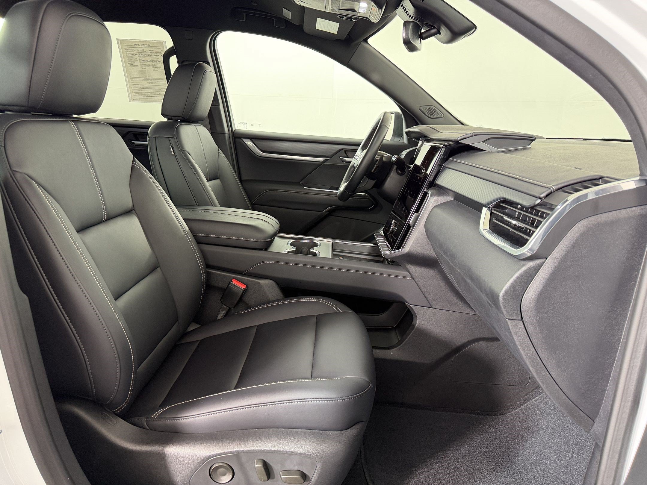 Used 2025 GMC Acadia Elevation w/ Elevation Premium Package FWD image 21
