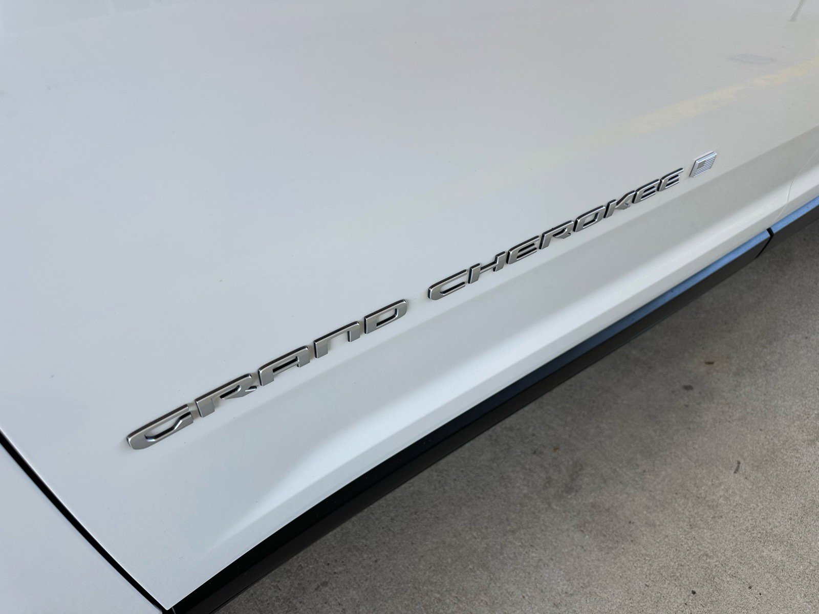 Used 2024 Jeep Grand Cherokee L Laredo w/ Luxury Tech Group I image 6