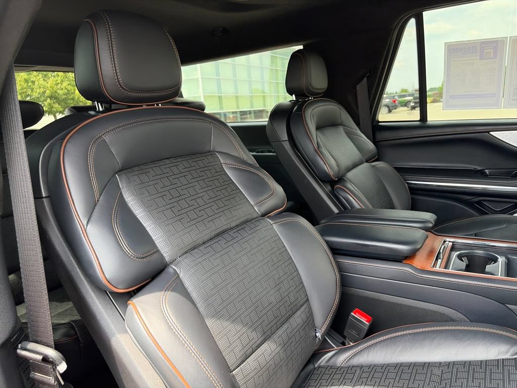 Used 2025 Lincoln Navigator L Black Label AWD/4WD image 38