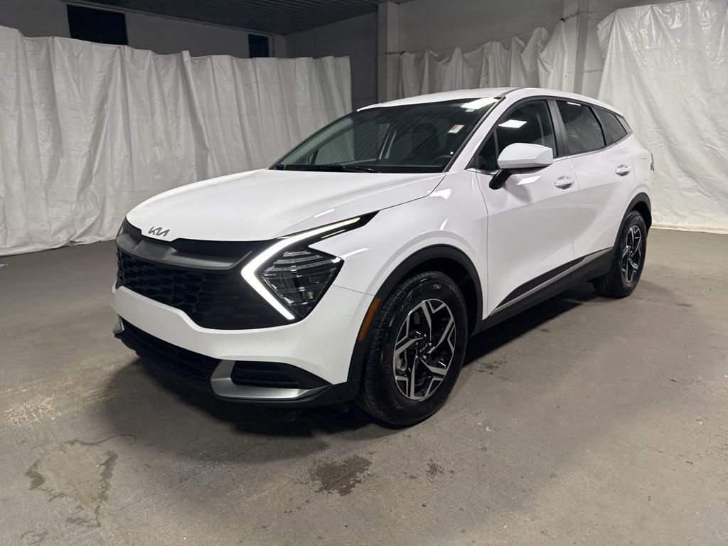 Used 2025 Kia Sportage LX image 3