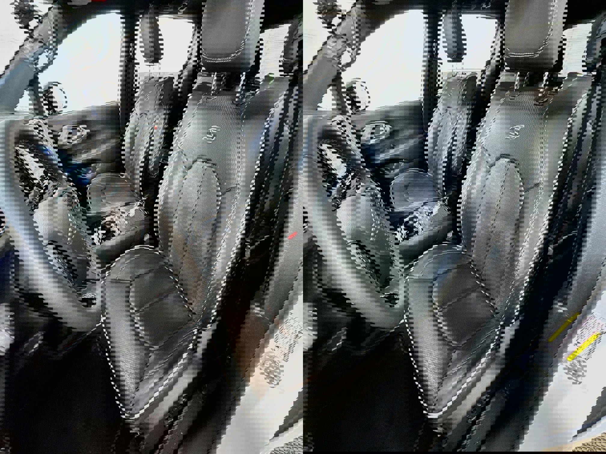 Used 2023 Chrysler Pacifica Limited w/ Uconnect Theater Family Group FWD image 14