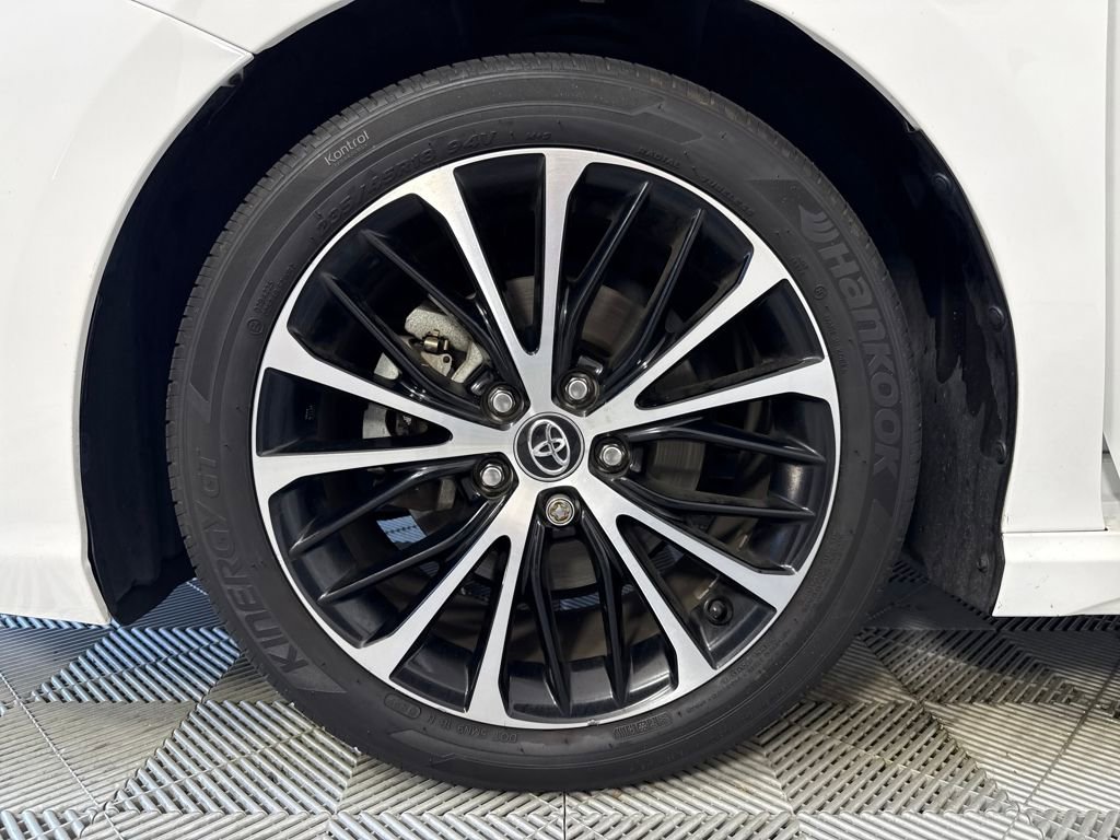 Used 2020 Toyota Camry SE w/ Carpet Mat Package image 20