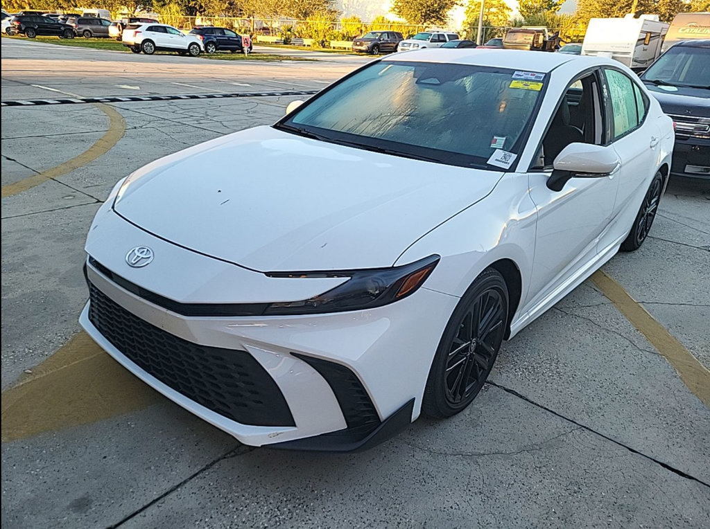 Used 2026 Toyota Camry SE FWD image 1