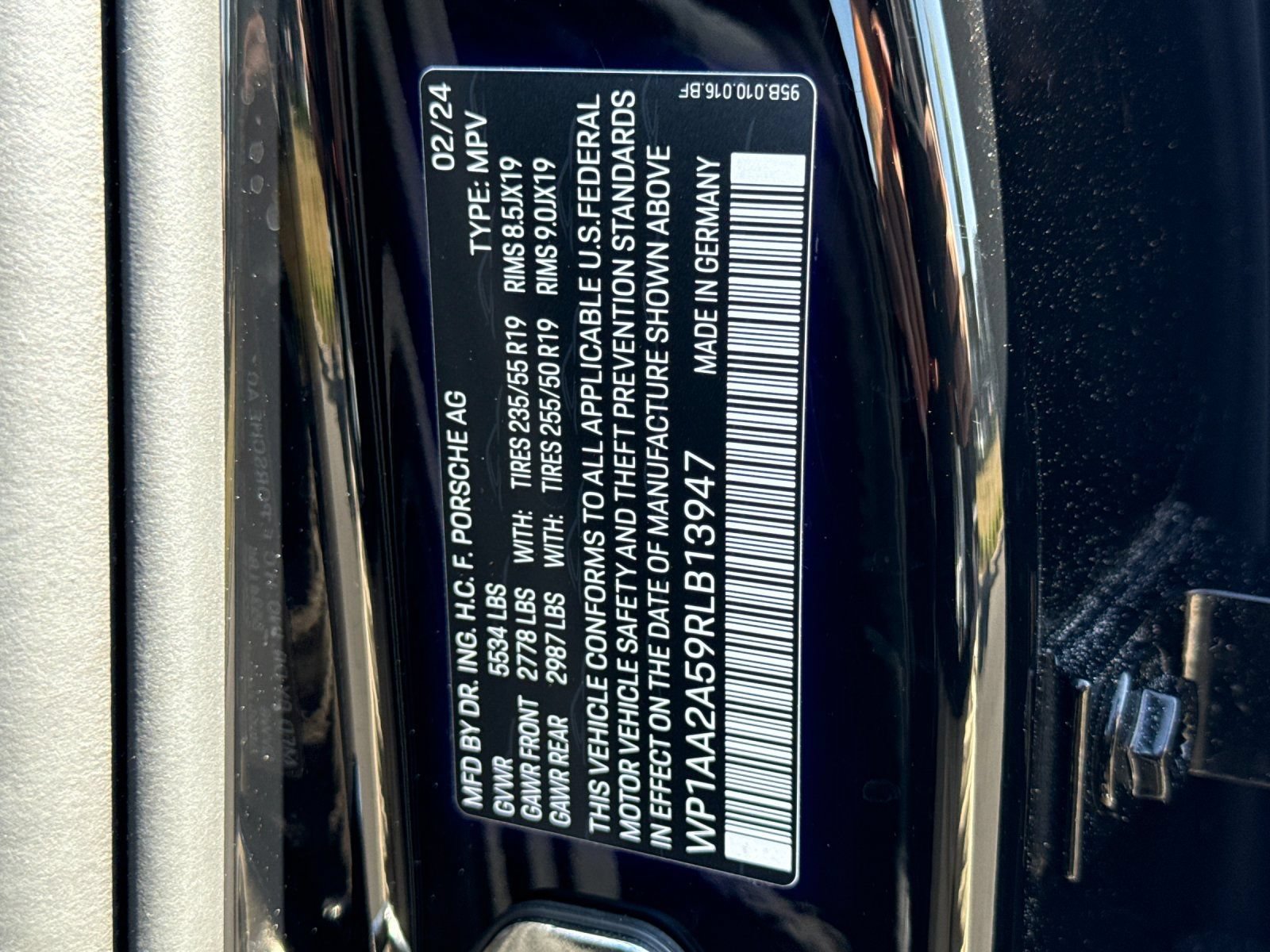 Used 2024 Porsche Macan w/ Premium Plus Package AWD/4WD image 34