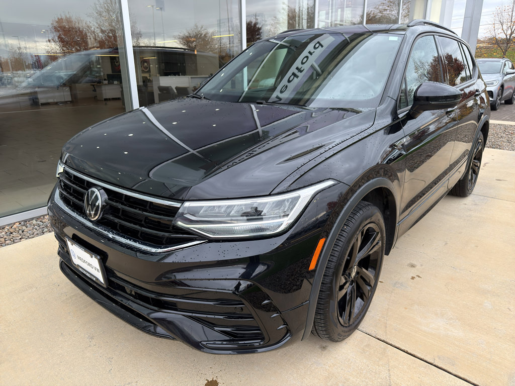 Used 2023 Volkswagen Tiguan SE R-Line image 1
