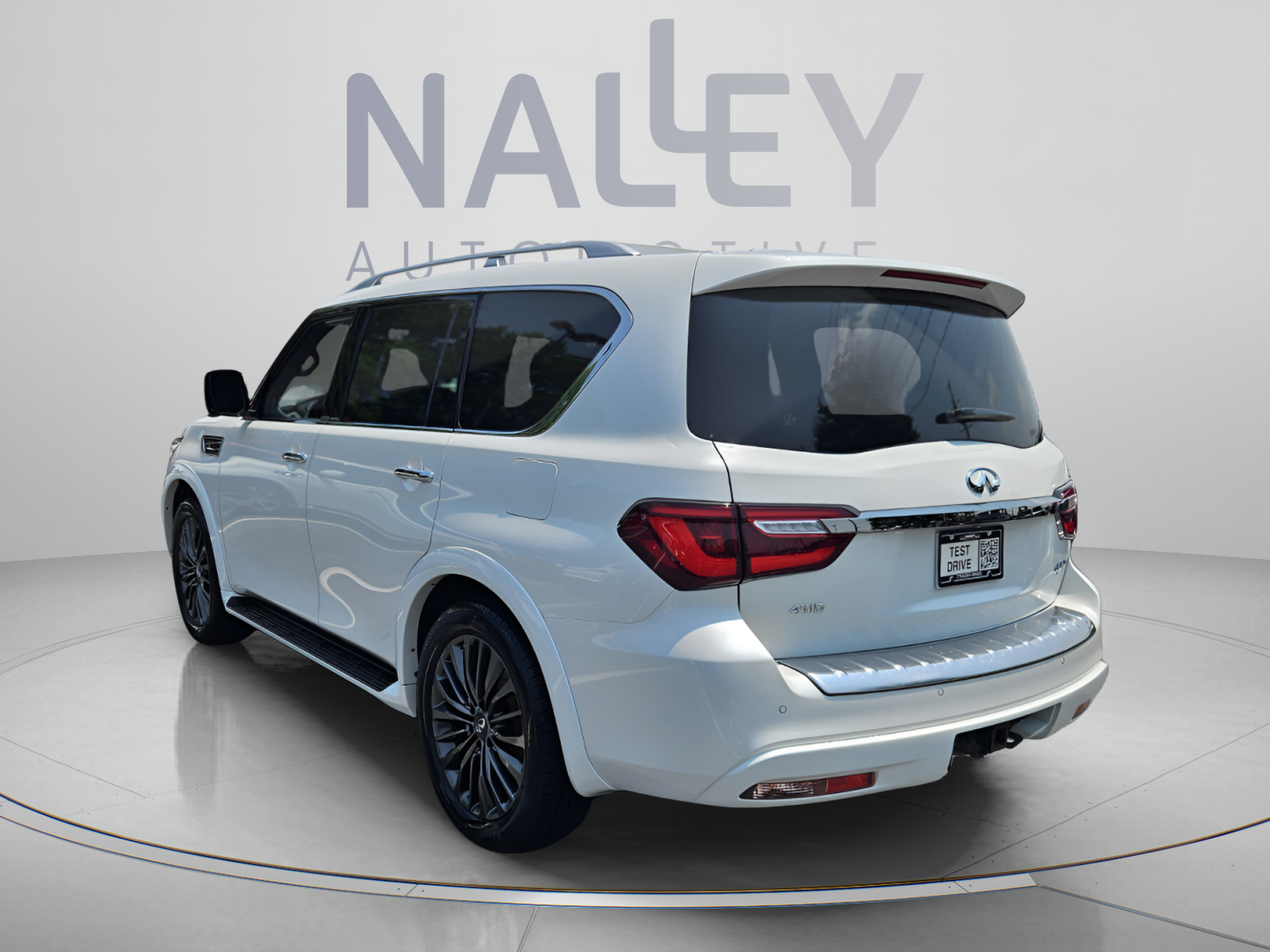 Used 2024 INFINITI QX80 Sensory AWD/4WD image 3