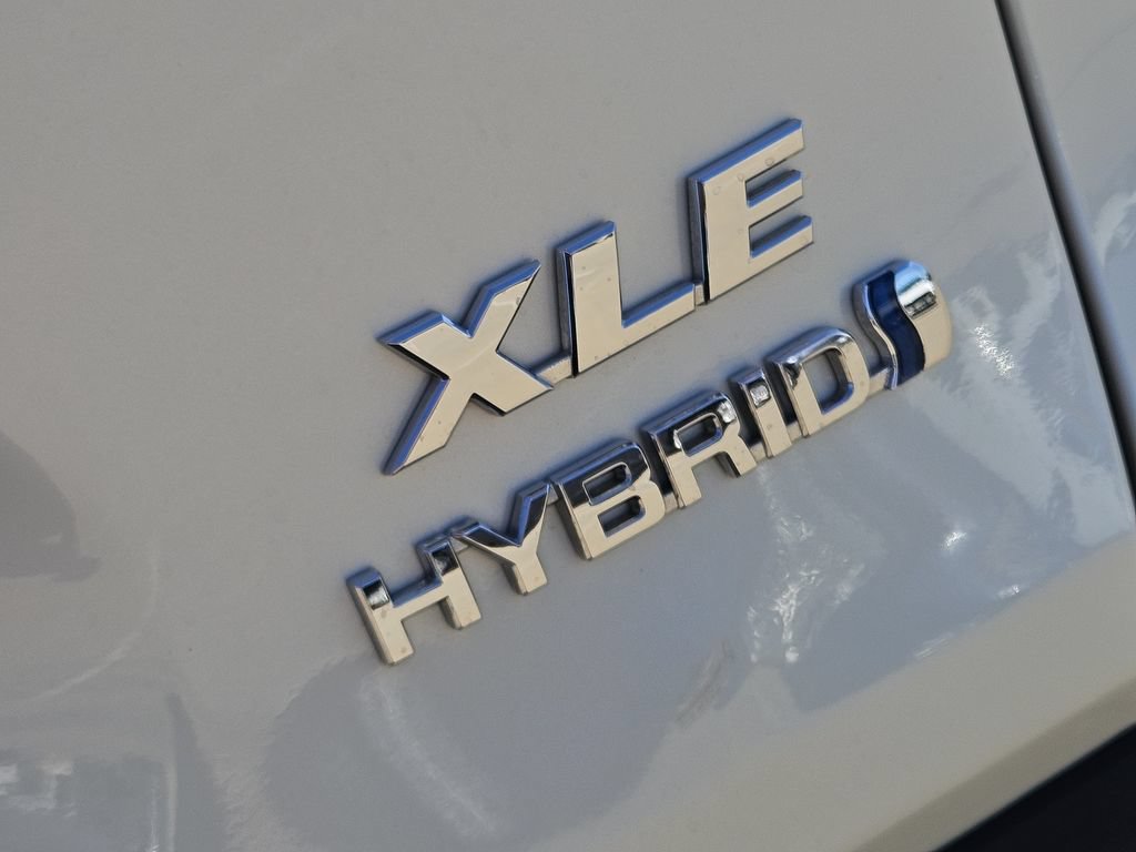 Used 2022 Toyota RAV4 XLE Premium AWD/4WD image 12