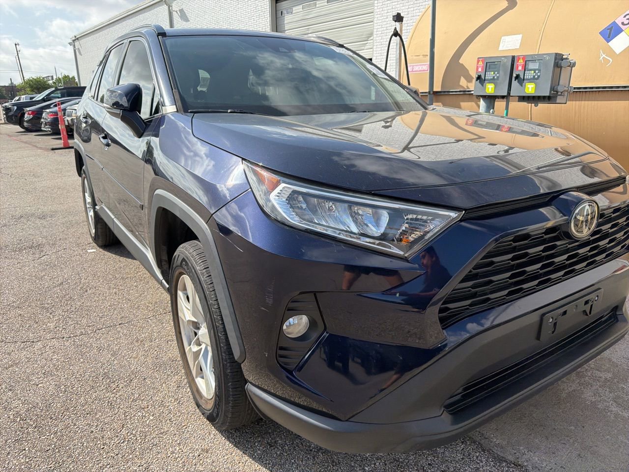 Used 2020 Toyota RAV4 XLE image 3