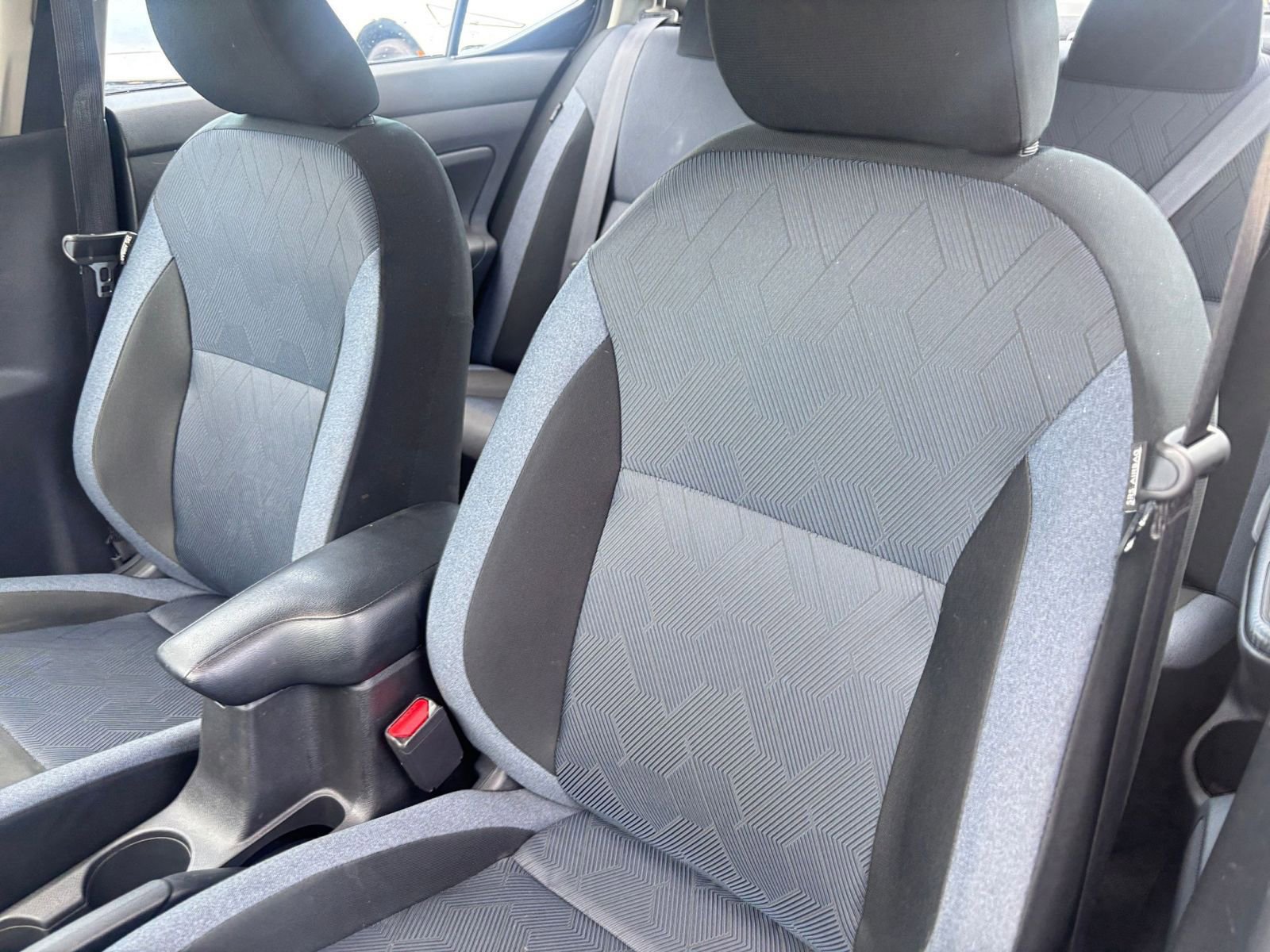 Used 2025 Nissan Versa SV FWD image 35