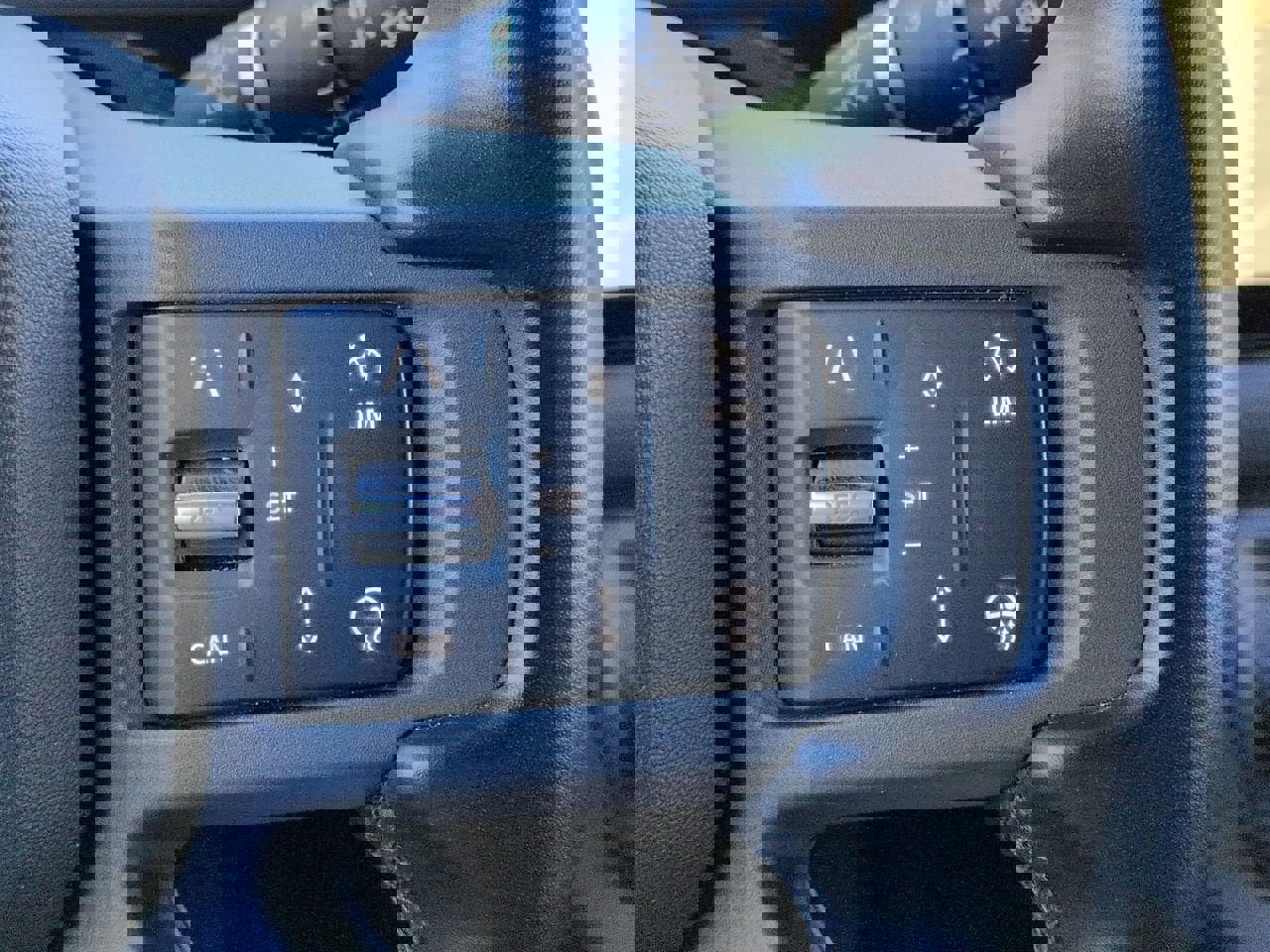 Used 2024 Land Rover Defender 130 X-Dynamic SE image 13