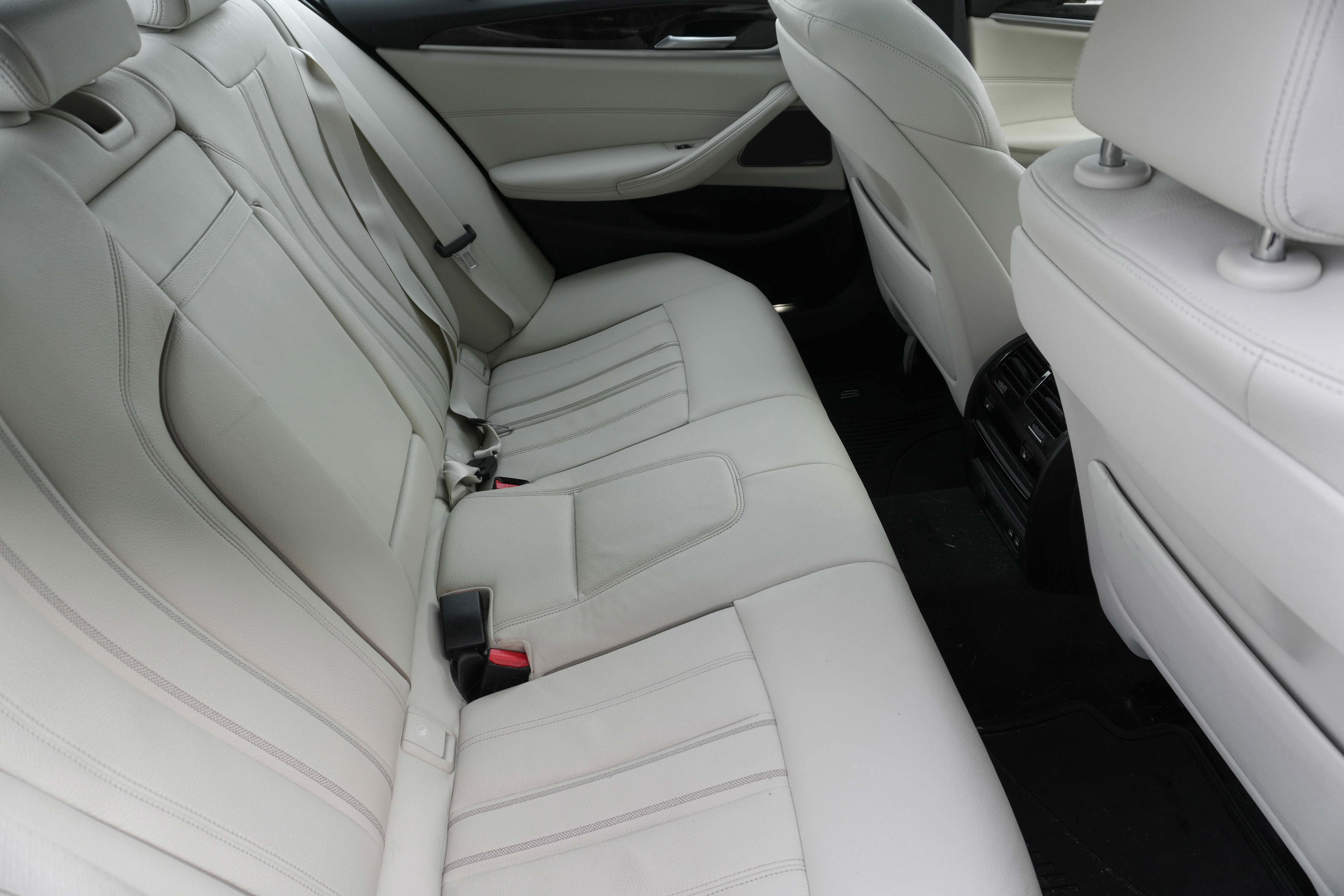 Used 2023 BMW 540i w/ Executive Package image 35