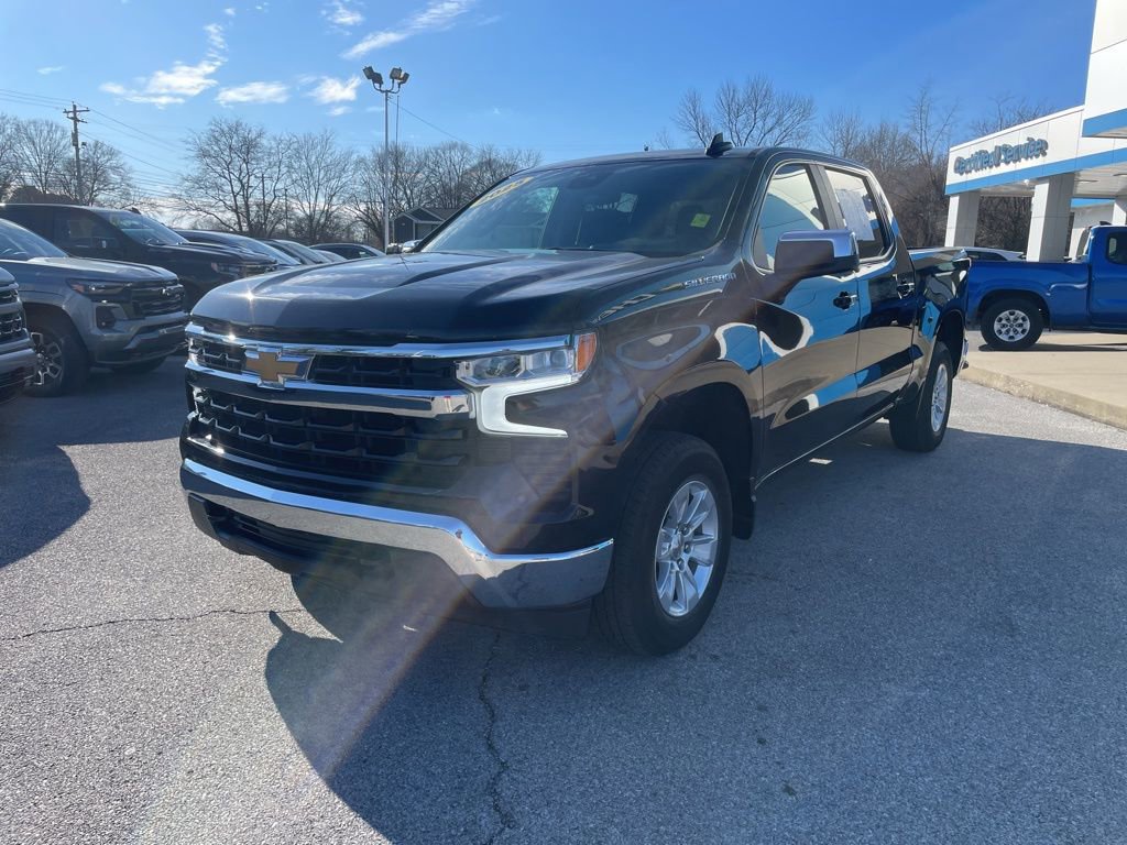 Used 2025 Chevrolet Silverado 1500 LT image 3