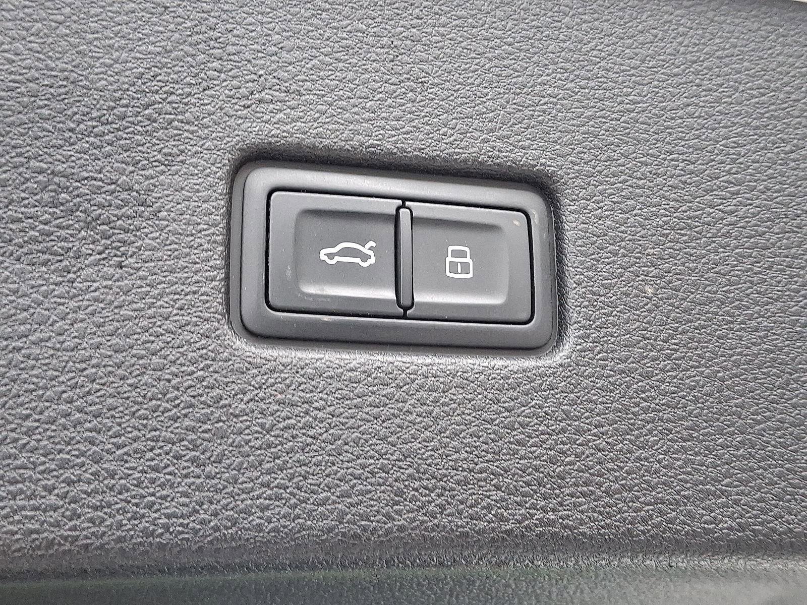 Used 2021 Audi Q8 Premium Plus w/ Premium Plus Package image 31