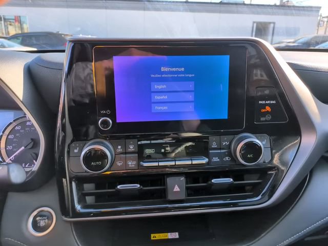 Used 2024 Toyota Highlander XLE image 11