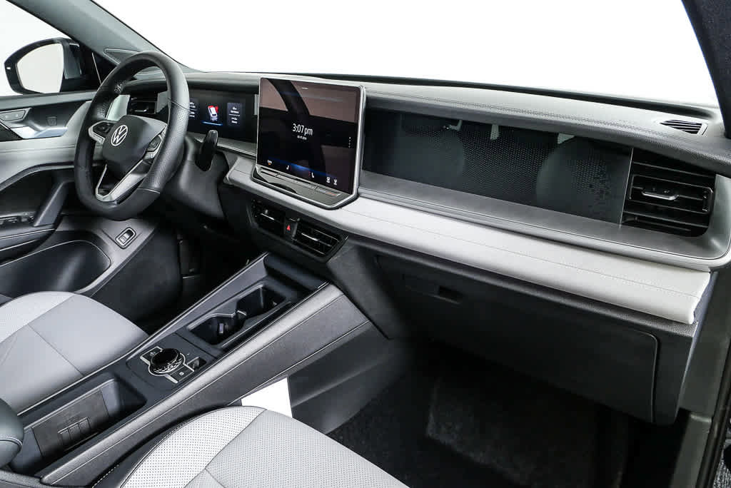 New 2026 Volkswagen Tiguan SE R-Line FWD image 24