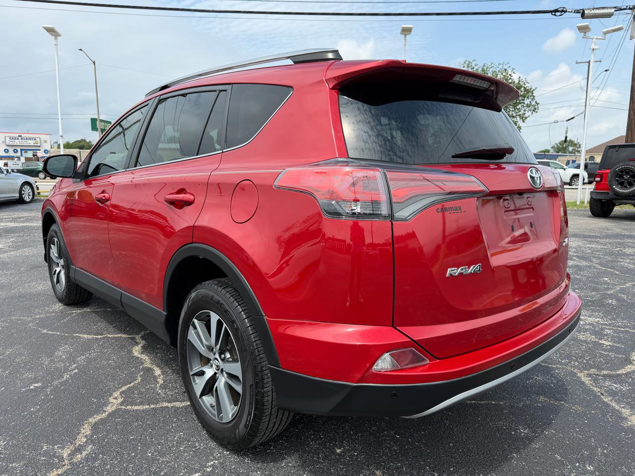 Used 2017 Toyota RAV4 XLE FWD image 7