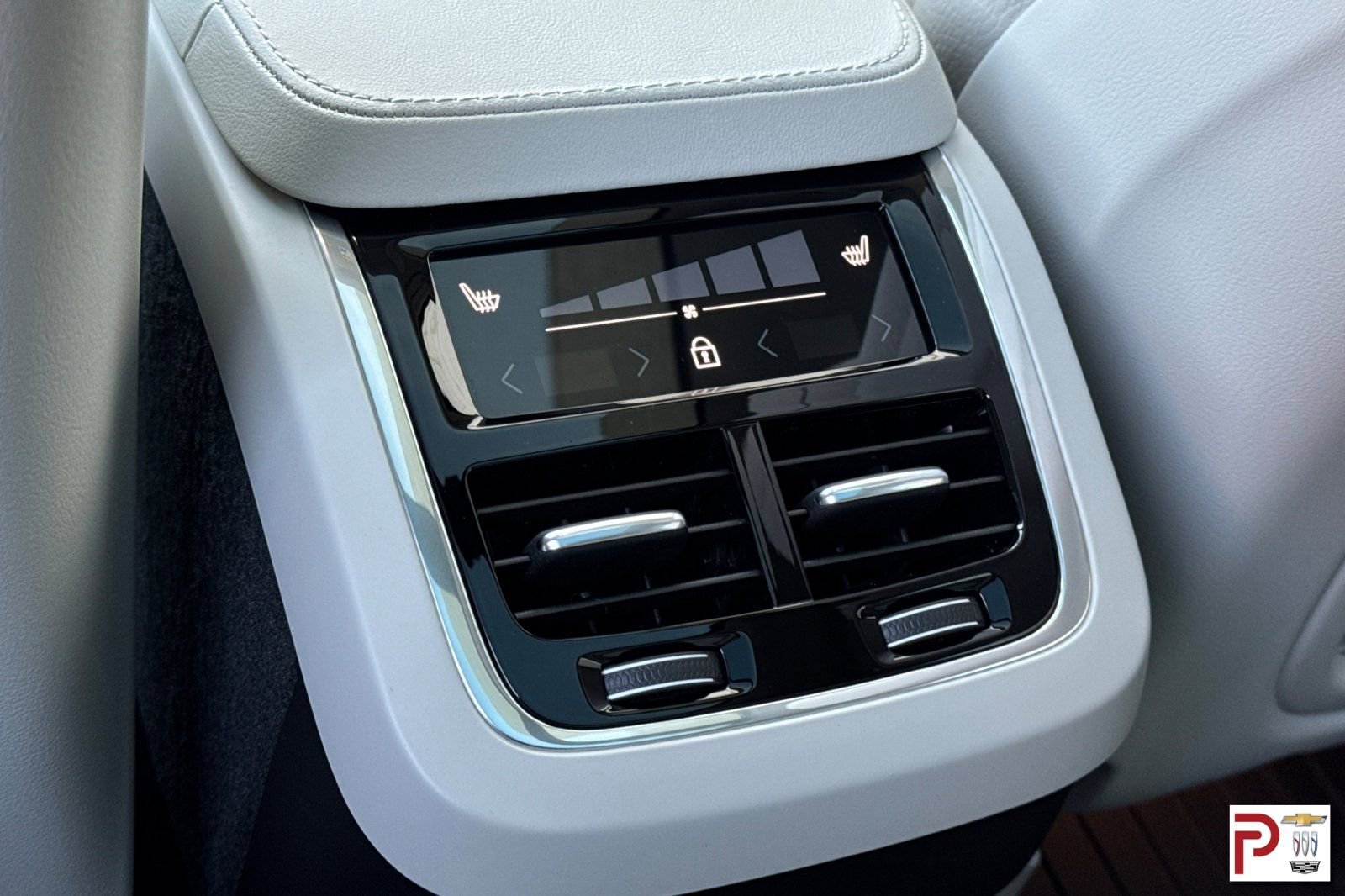 Used 2025 Volvo XC90 B6 Plus w/ Protection Package Premier image 14