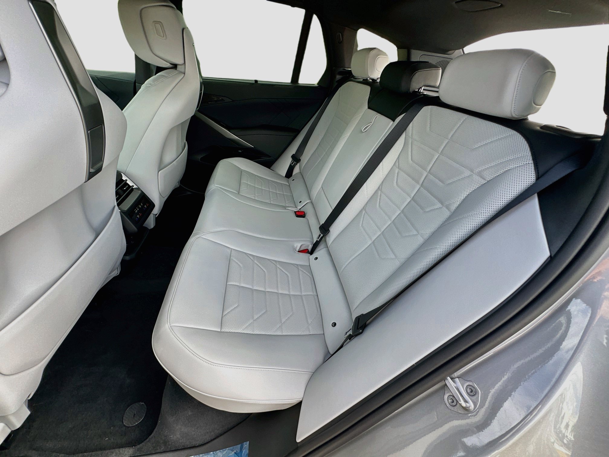 New 2027 BMW X5 xDrive50e w/ M Sport Professional Package AWD/4WD image 19