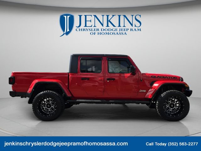 Used 2023 Jeep Gladiator Overland w/ Trailer Tow Package AWD/4WD image 3