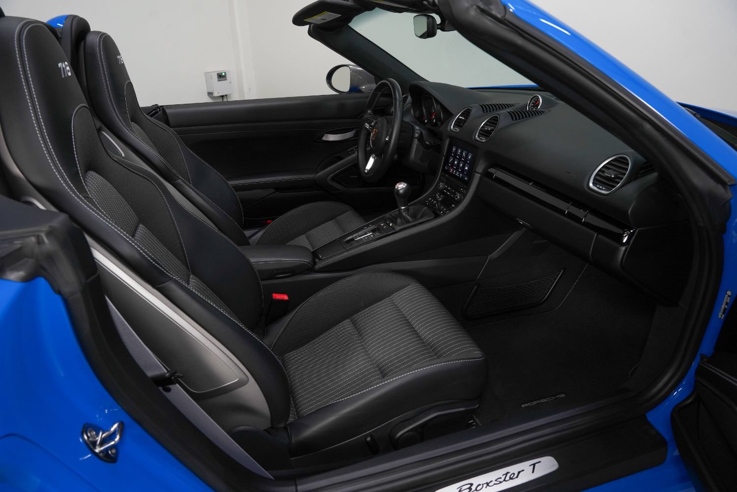 Used 2022 Porsche 718 Boxster RWD image 2