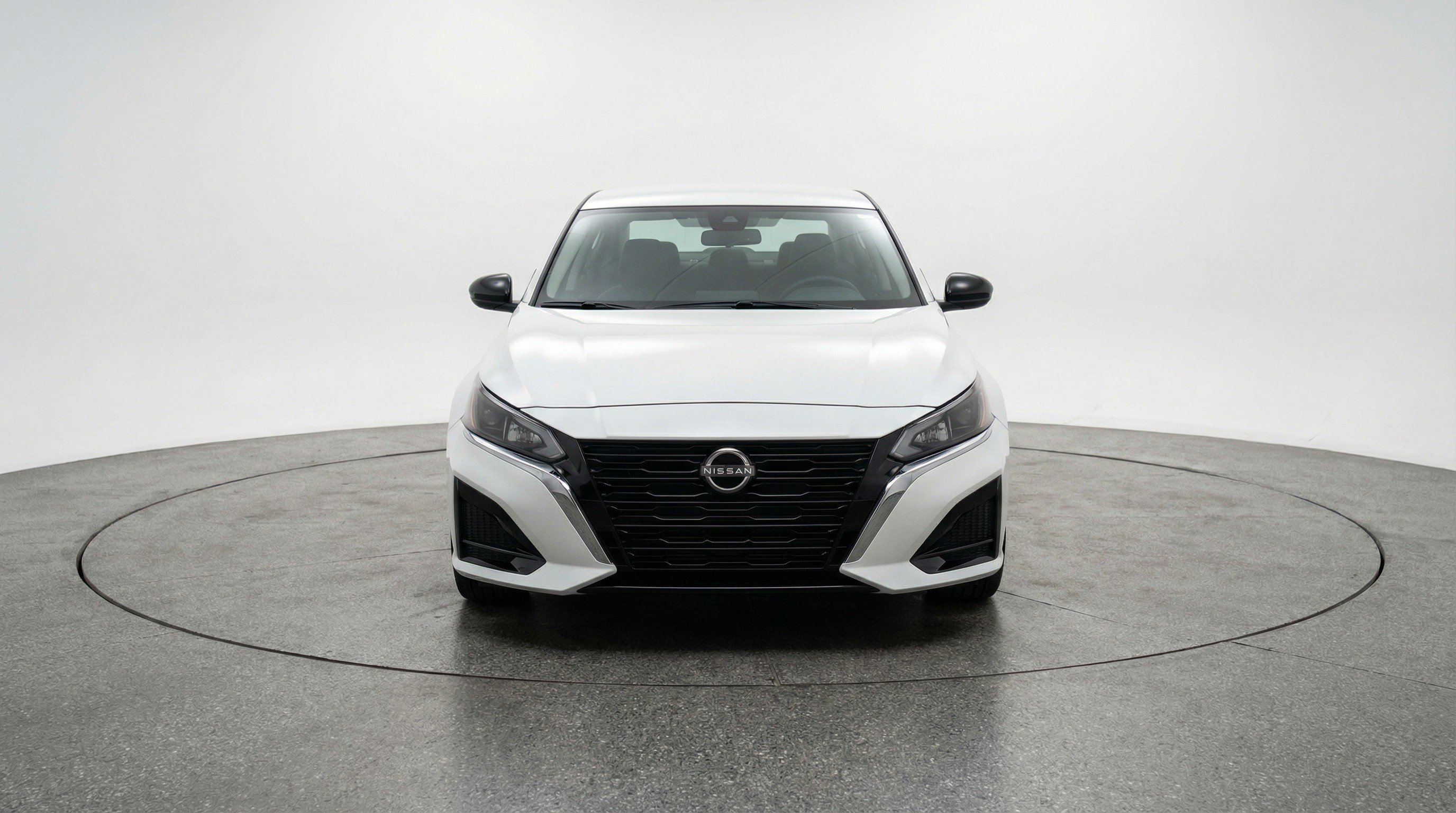 Used 2025 Nissan Altima 2.5 SV image 2