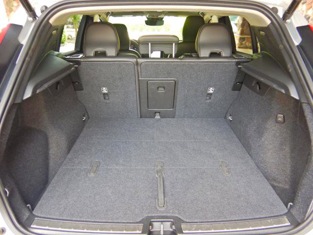 Used 2025 Volvo XC40 B5 Plus AWD/4WD image 17