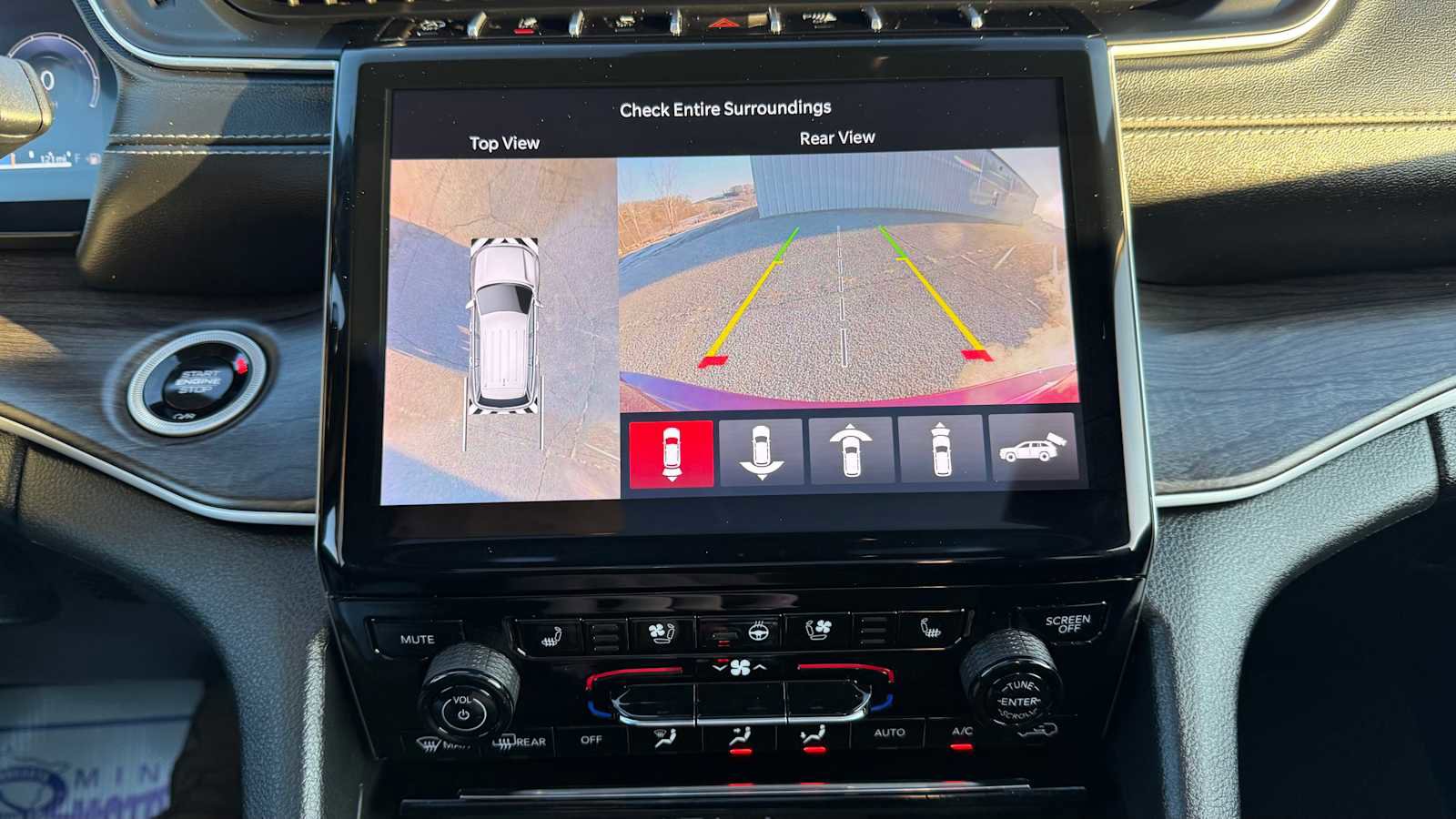 Used 2024 Jeep Grand Cherokee Limited w/ Luxury Tech Group II image 21