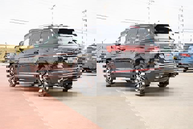New 2025 Volkswagen Atlas SEL image 4