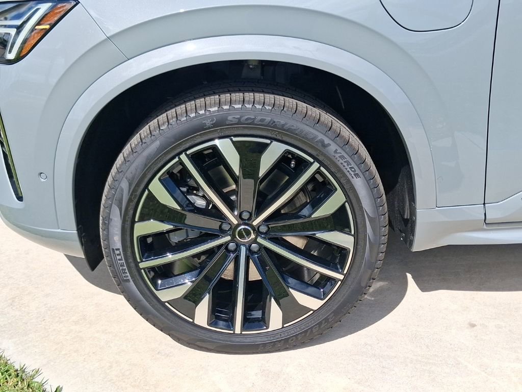 New 2026 Volvo XC90 T8 Plus w/ Protection Package Premier AWD/4WD image 3