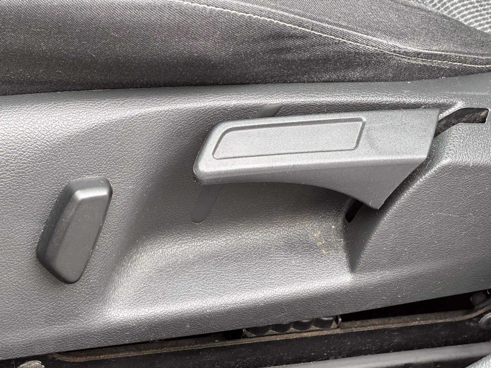 Used 2012 Volkswagen Golf 4-Door image 15