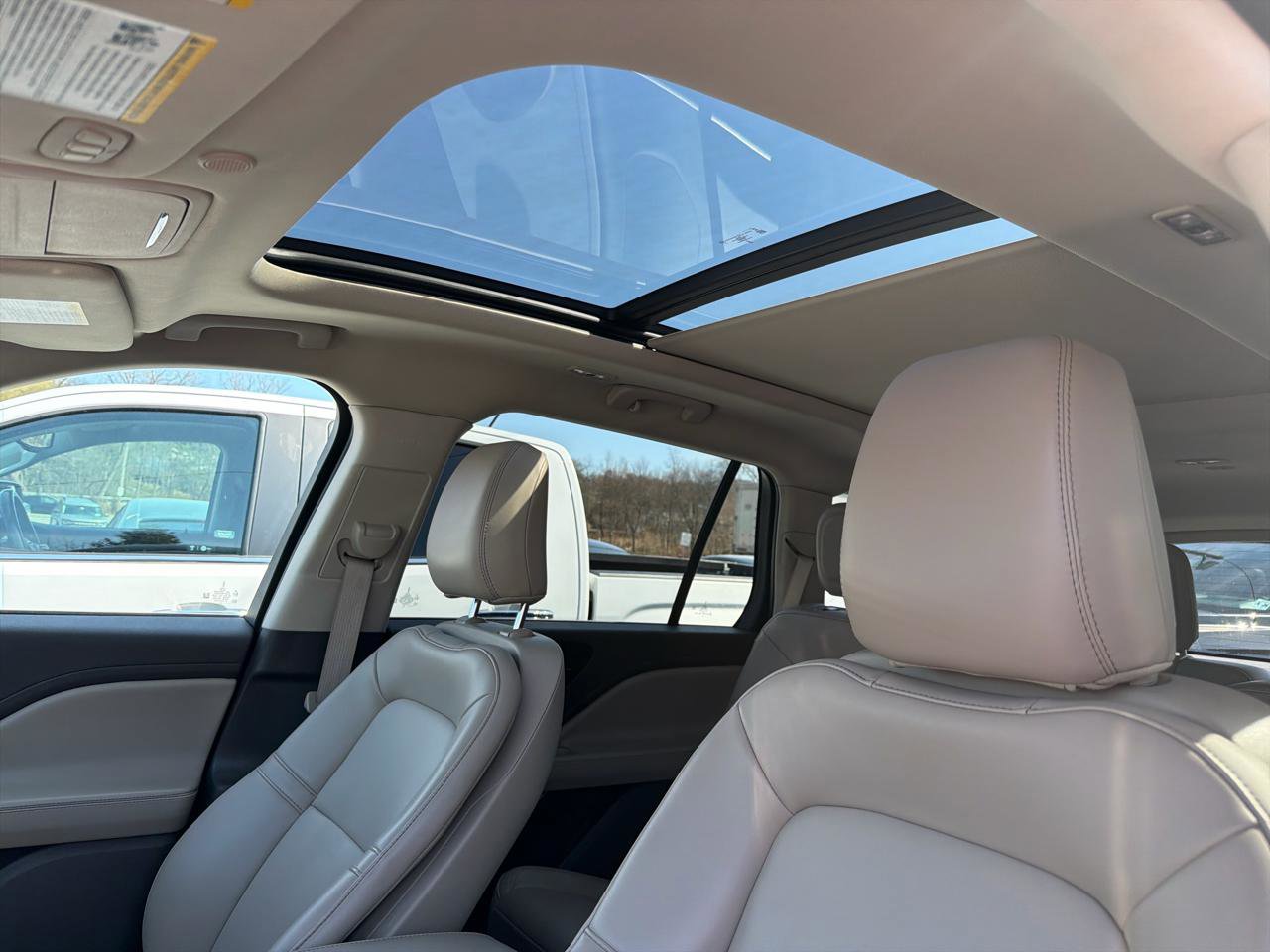 Used 2023 Lincoln Aviator AWD w/ Premium Package image 18