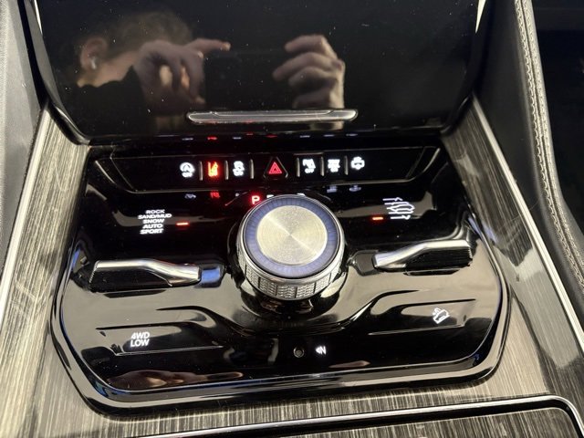 Used 2022 Jeep Wagoneer Series III w/ Premium Group I image 26