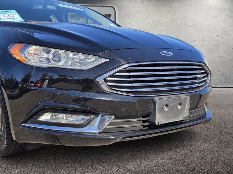 Used 2018 Ford Fusion SE w/ Equipment Group 201A FWD image 9