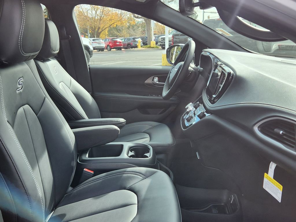 New 2026 Chrysler Pacifica Select w/ S Appearance Package image 14