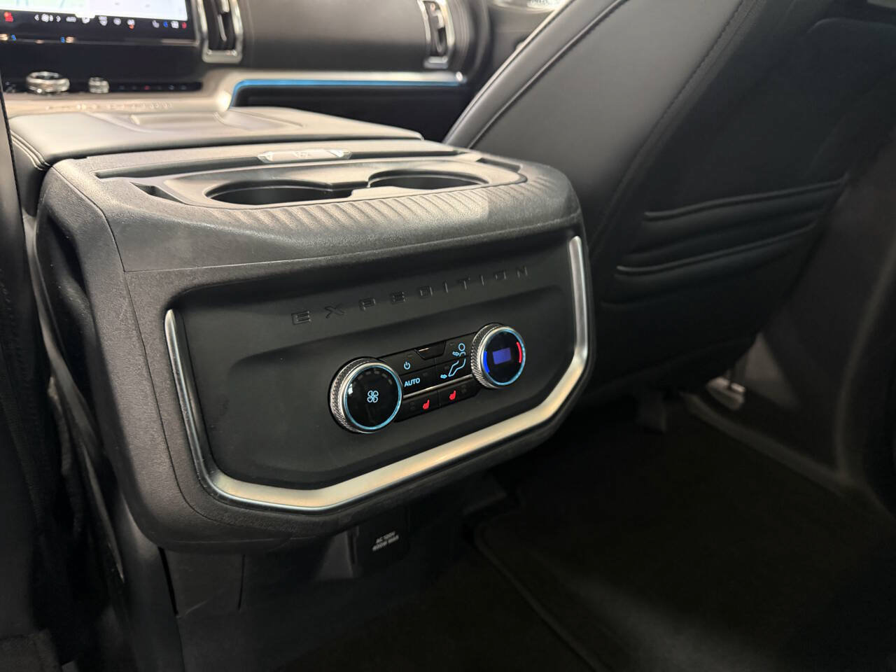 Used 2025 Ford Expedition Platinum AWD/4WD image 26