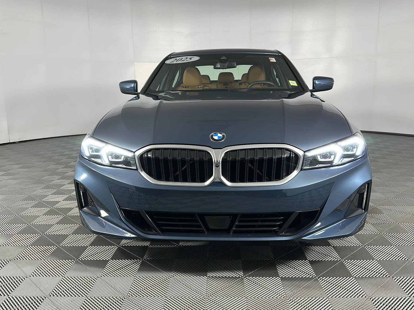 Used 2025 BMW 330i xDrive Sedan w/ Premium Package AWD/4WD image 6