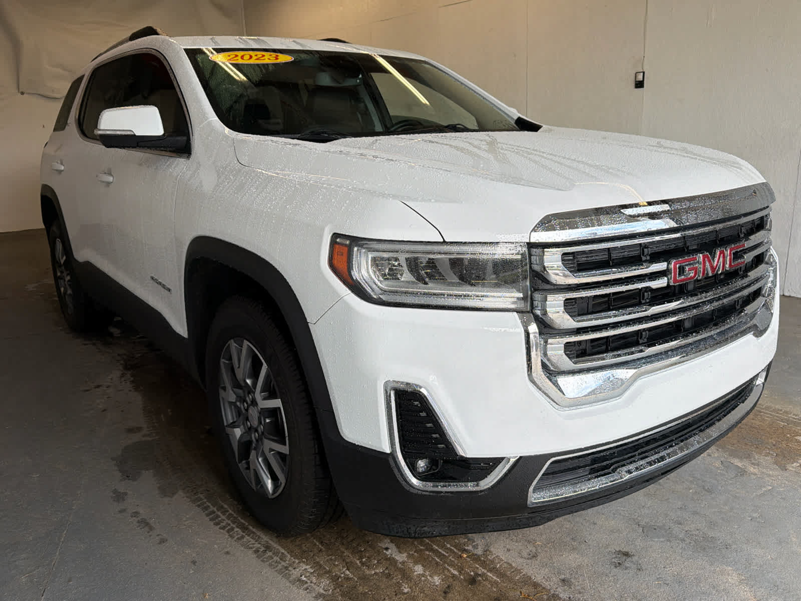 Used 2023 GMC Acadia SLT FWD image 4