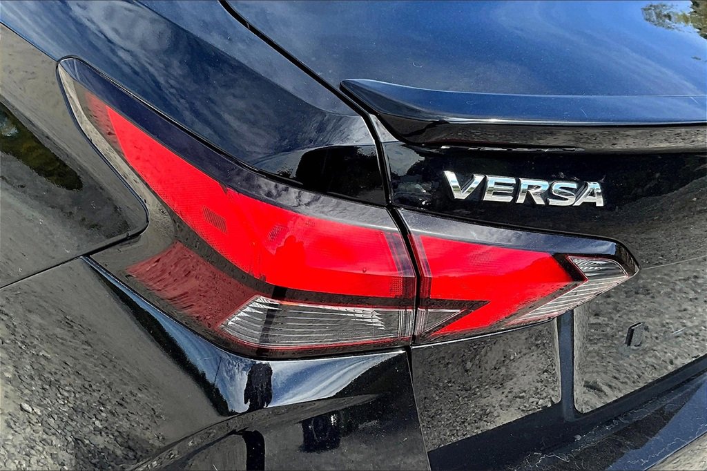 Used 2021 Nissan Versa SR image 29