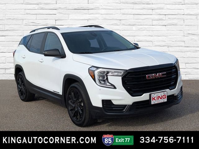 Used 2024 GMC Terrain SLE w/ Driver Convenience Package image 3
